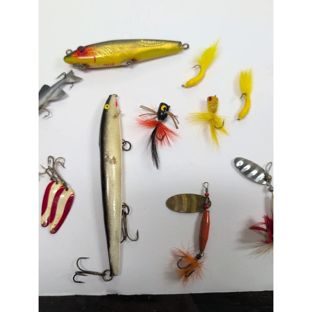 Vintage‎ Fishing Lure Lot of 17